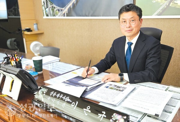 “현장에서 만난 납세자들의 작은 불편을 직접 보면서, 불편을 선제적으로 해소하는 것이 좋은 행정의 출발점이라는 확신을 갖게 됐다”고 말하는 이은규 서장