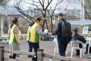 신천지자원봉사단 의정부지부, 중랑천 발물 쉼터서 ‘환경 지킴이 버스킹’ 진행