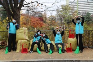 신천지 서울교회, 중랑천변 ‘낙엽 치우기’ 봉사 진행